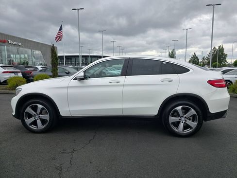 Used 2017 Mercedes-Benz GLC 300 4MATIC Coupe image 2