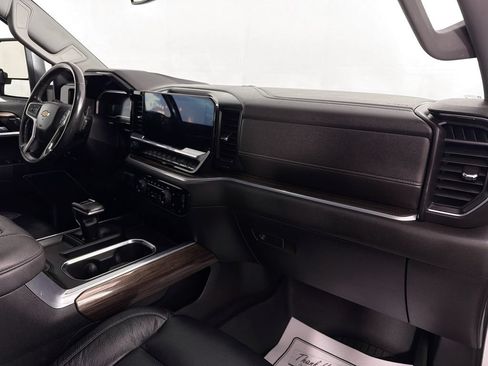 Used 2022 Chevrolet Silverado 1500 LT AWD/4WD image 31