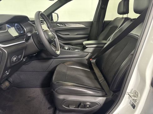 Used 2024 Jeep Grand Cherokee L Laredo AWD/4WD image 23