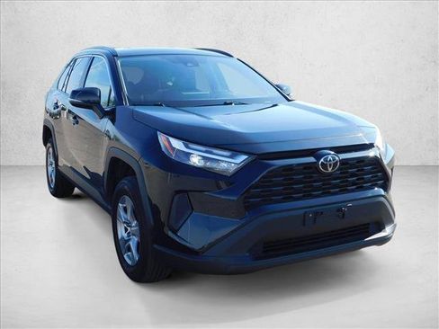 Used 2025 Toyota RAV4 XLE FWD image 5