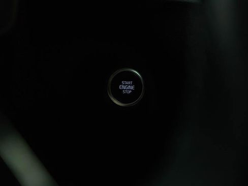 Used 2023 Volvo XC40 B4 Ultimate image 20