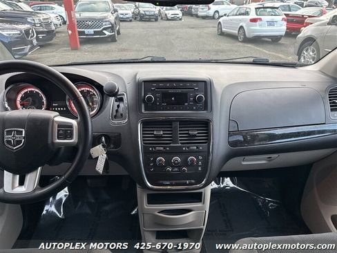 Used 2017 Dodge Grand Caravan SE w/ Power Window Group image 15