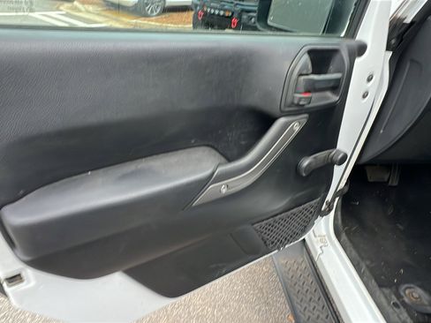 Used 2018 Jeep Wrangler Unlimited Sport w/ Connectivity Group image 13