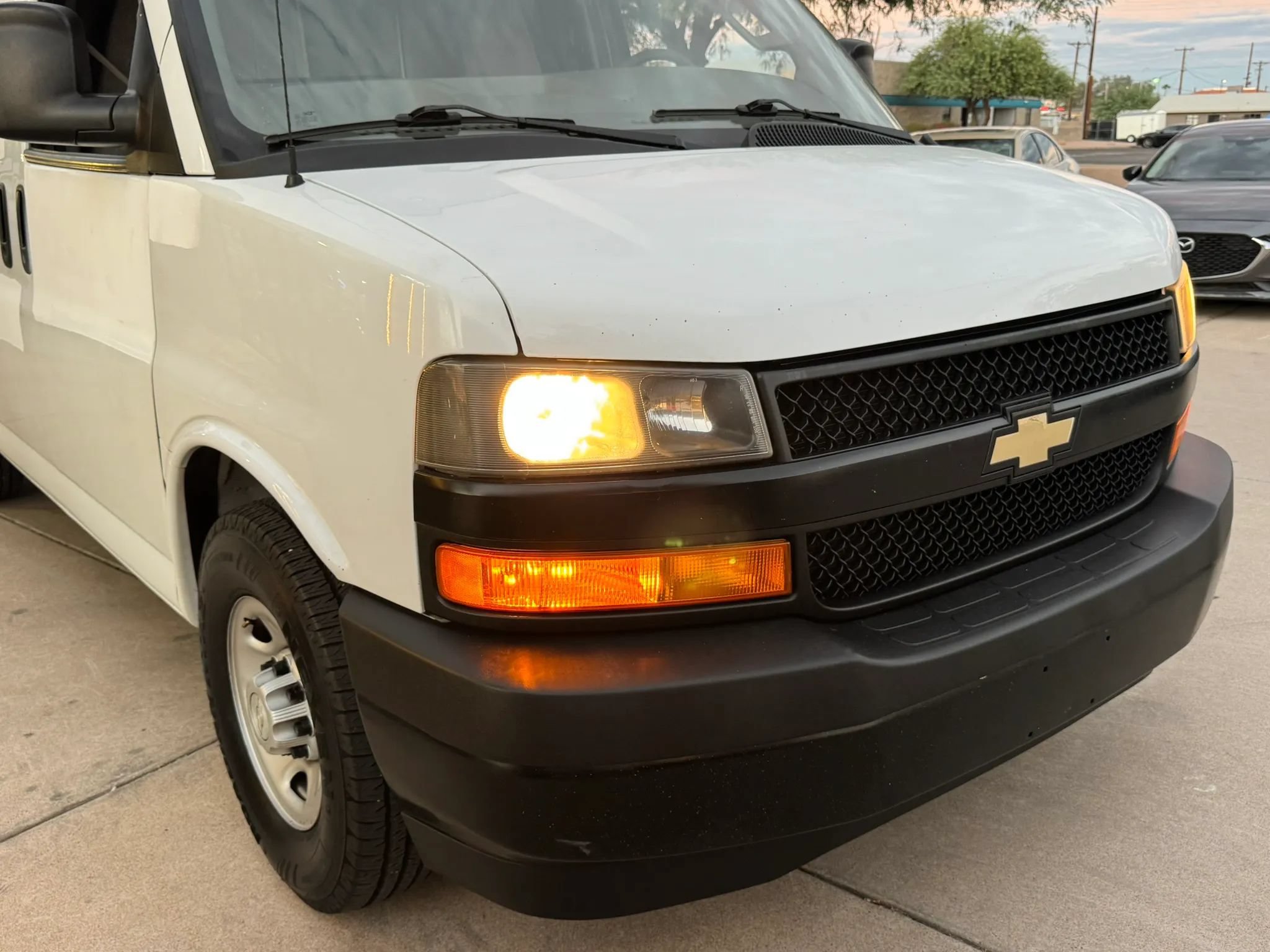 Used 2018 Chevrolet Express 2500 w/ Driver Convenience Package RWD image 27