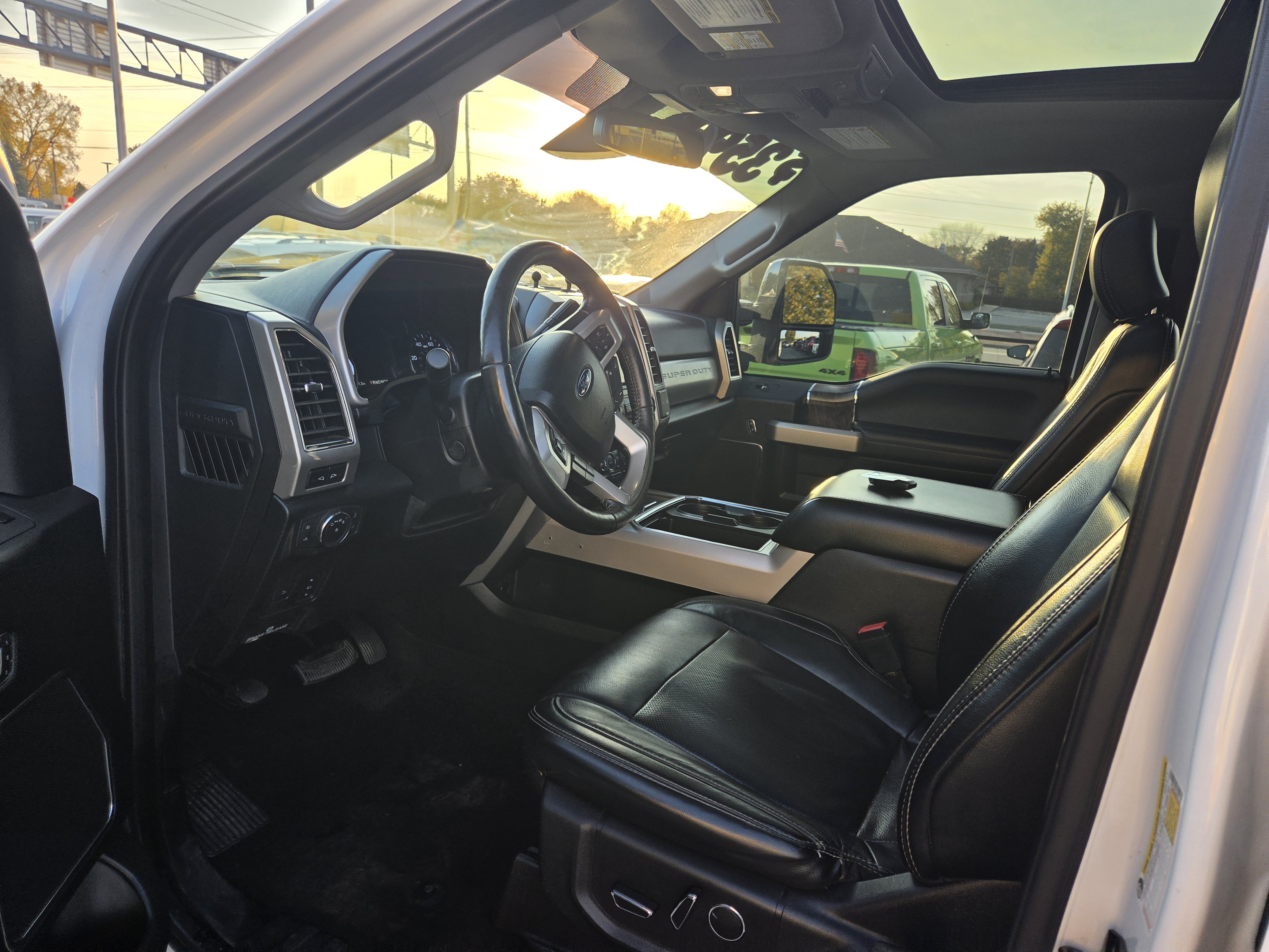 Used 2019 Ford F250 Lariat w/ Lariat Ultimate Package AWD/4WD image 4