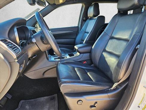 Used 2019 Jeep Grand Cherokee Limited image 16