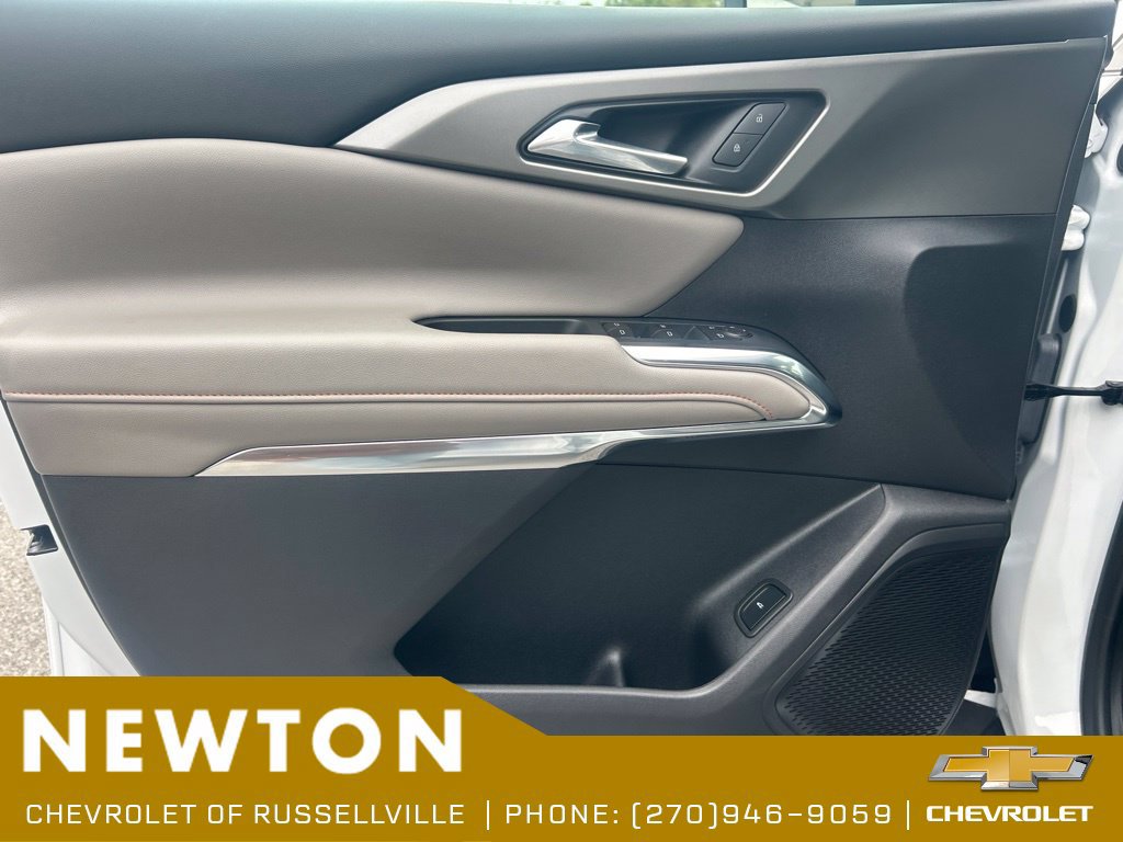 Used 2026 Chevrolet Traverse LT w/ Driver Confidence Package FWD image 8