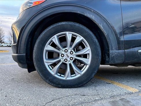 Used 2020 Ford Explorer XLT w/ Equipment Group 202A image 8