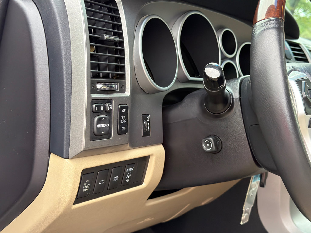 Used 2017 Toyota Sequoia Platinum AWD/4WD image 18