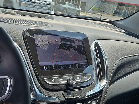 Used 2023 Chevrolet Equinox Premier FWD image 18