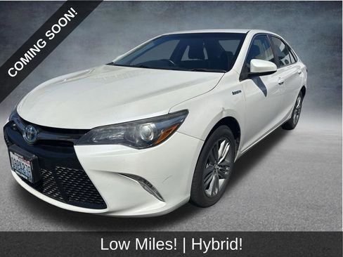 Used 2015 Toyota Camry SE FWD image 2