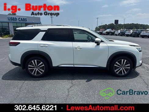 Used 2022 Nissan Pathfinder Platinum w/ Cargo Package AWD/4WD image 2