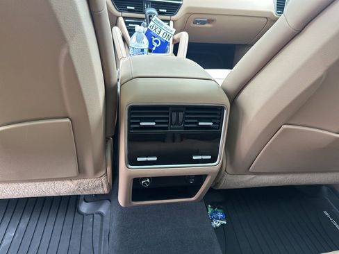 Used 2023 Porsche Cayenne Platinum Edition image 15