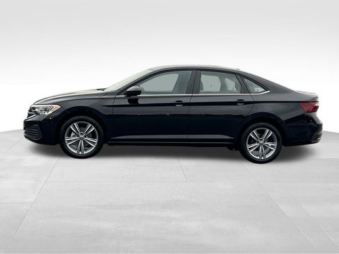 Used 2024 Volkswagen Jetta SE image 4