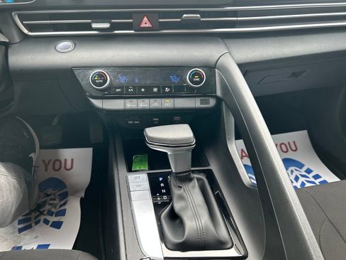 Used 2022 Hyundai Elantra SEL image 18