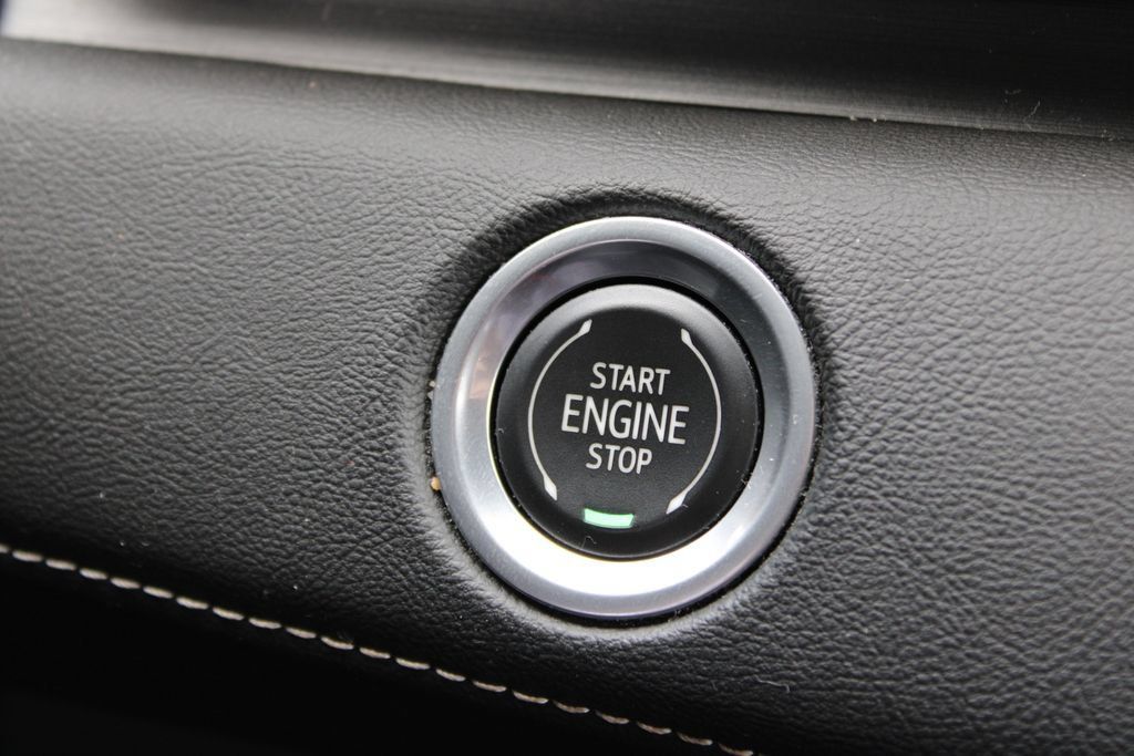 Used 2021 Cadillac Escalade Premium Luxury AWD/4WD image 31