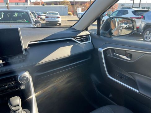 Used 2025 Toyota RAV4 XLE image 35