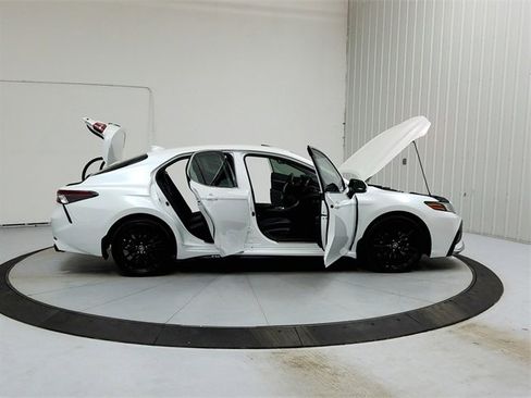 Used 2023 Toyota Camry XSE image 16