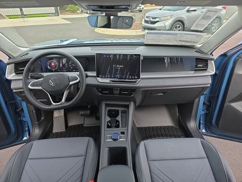 New 2026 Volkswagen Tiguan SE image 14