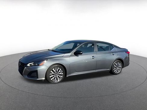 Used 2025 Nissan Altima 2.5 SV image 8