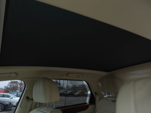 Used 2018 Bentley Bentayga Mulliner image 13