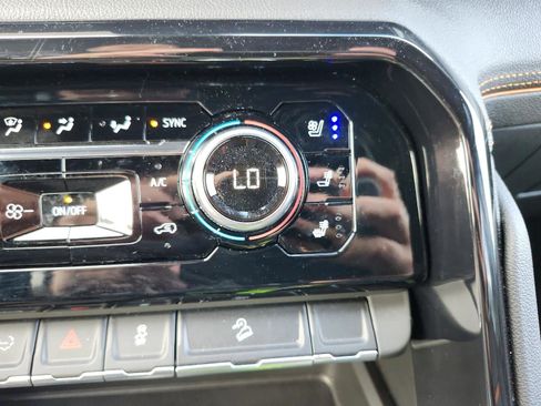 Used 2025 GMC Sierra 2500 AT4 w/ AT4 Premium Plus Package image 23