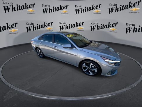 Used 2023 Hyundai Elantra Limited w/ Preferred Accessory Package FWD image 2