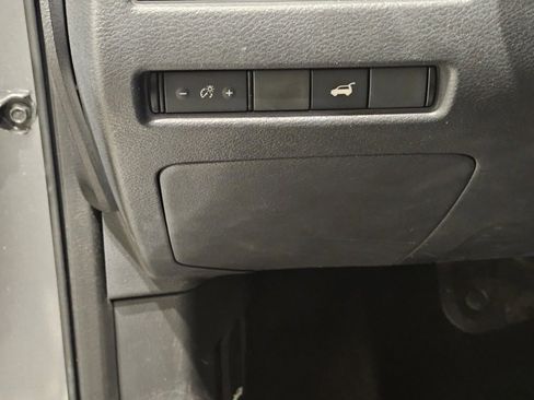 Used 2021 Nissan Rogue SV w/ Premium Package image 12