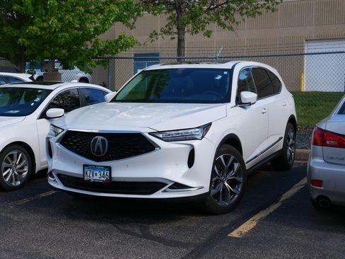 Used 2024 Acura MDX SH-AWD w/ Technology Package image 3