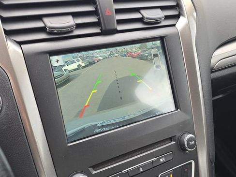 Certified 2018 Ford Fusion SE w/ Fusion SE Technology Package FWD image 18