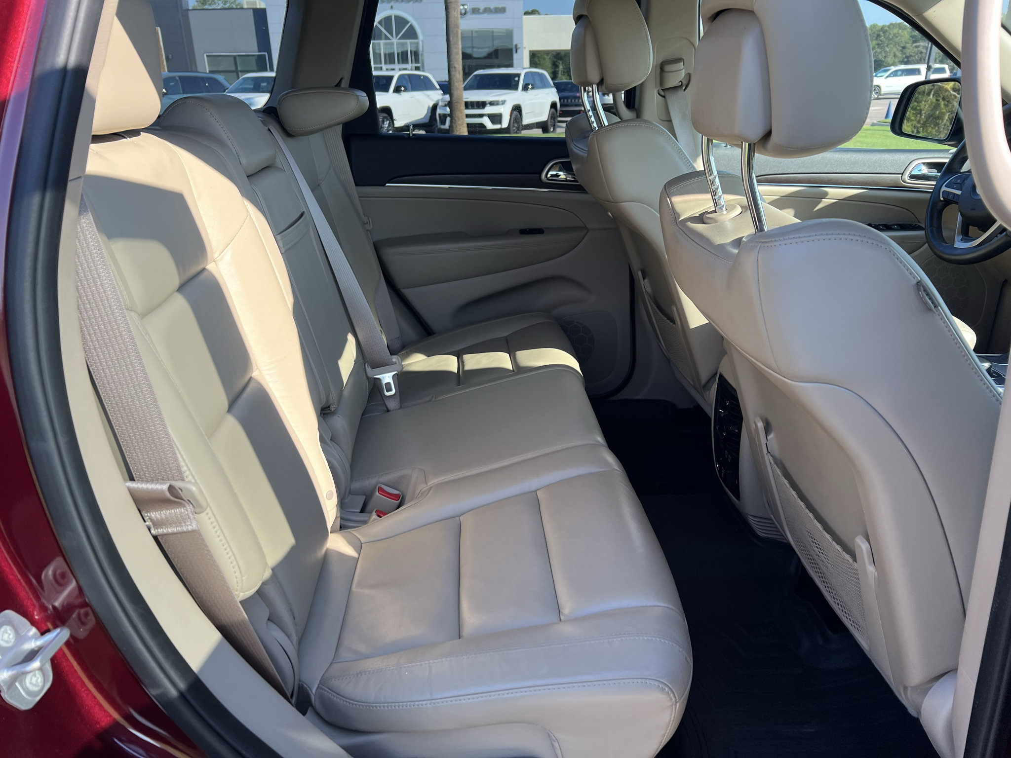 Used 2017 Jeep Grand Cherokee Limited AWD/4WD image 14