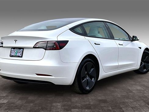 Used 2023 Tesla Model 3 Standard Range image 13