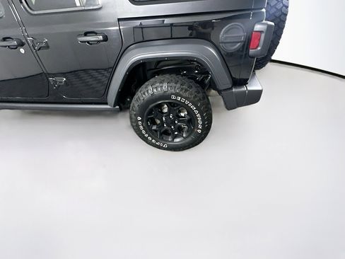 Used 2023 Jeep Wrangler Unlimited w/ Convenience Group image 11