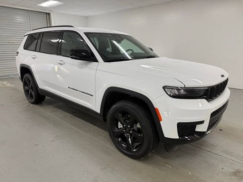 New 2025 Jeep Grand Cherokee L Laredo image 3