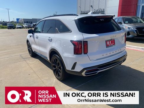 Used 2022 Kia Sorento SX image 3