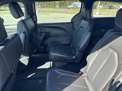 New 2026 Chrysler Pacifica Select image 29
