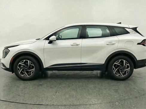 Used 2025 Kia Sportage LX image 5
