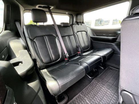 Used 2022 Jeep Wagoneer Series III RWD image 28
