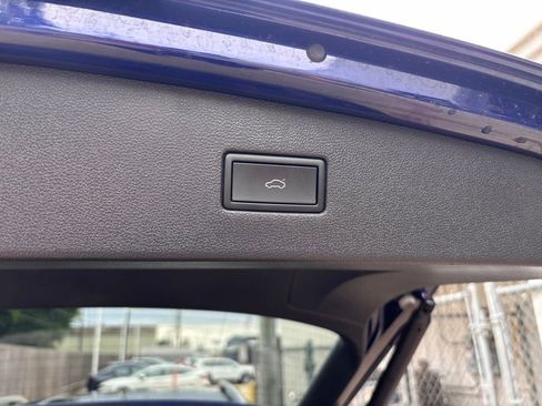 Used 2022 Volkswagen Tiguan SE image 13