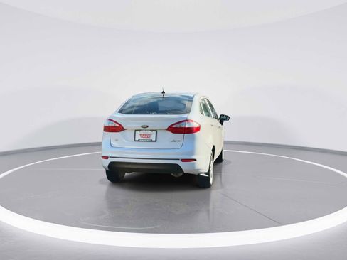 Used 2017 Ford Fiesta SE image 7