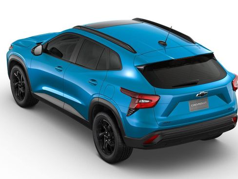 New 2026 Chevrolet Trax LT FWD image 2