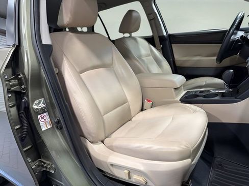 Used 2017 Subaru Outback 2.5i Limited image 15