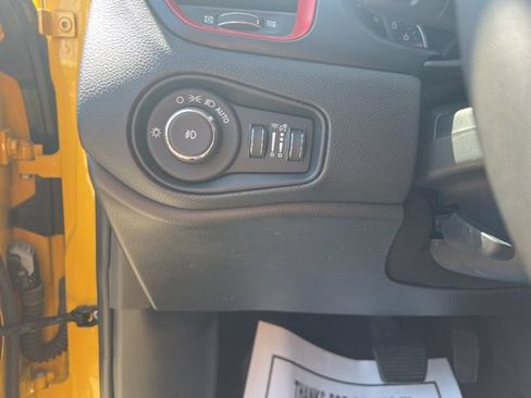 Used 2023 Jeep Renegade Trailhawk AWD/4WD image 25