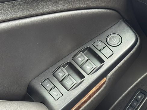 Used 2017 Chevrolet Suburban LT AWD/4WD image 33