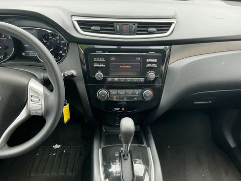 Used 2015 Nissan Rogue S AWD/4WD image 21