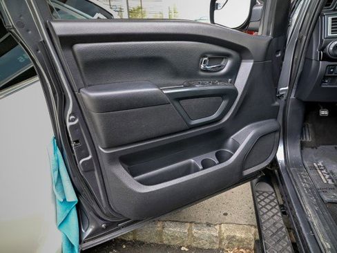 Used 2019 Nissan Titan SV w/ SV Convenience Package image 21