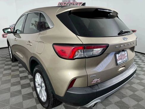 Used 2020 Ford Escape SE image 26