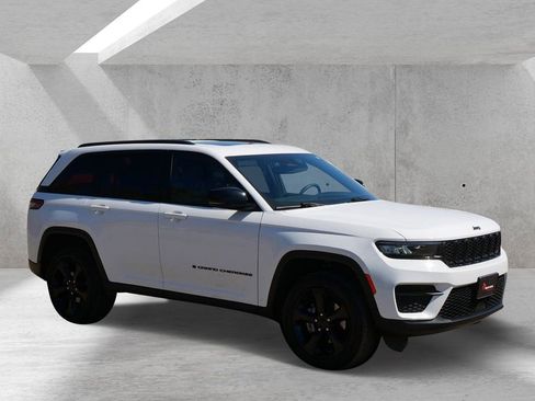 Used 2023 Jeep Grand Cherokee Altitude AWD/4WD image 1