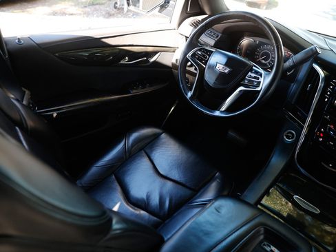 Used 2017 Cadillac Escalade ESV Platinum image 23