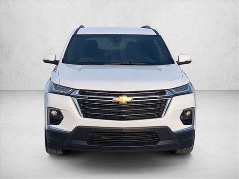 Used 2023 Chevrolet Traverse LT FWD image 2